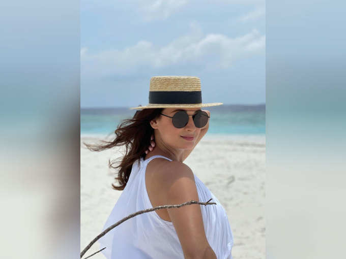 dia mirza shared unseen pictures of honeymoon trip was seen.jpg